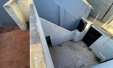 PH EN LANUS   C/ PATIO Y  TERRA  . EXC UBICACION