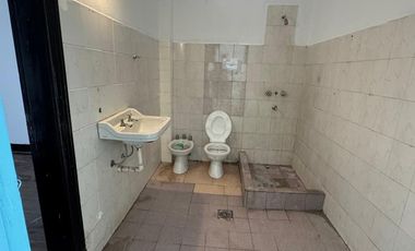 PH EN LANUS   C/ PATIO Y  TERRA  . EXC UBICACION