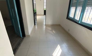 PH EN LANUS   C/ PATIO Y  TERRA  . EXC UBICACION