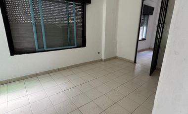 PH EN LANUS   C/ PATIO Y  TERRA  . EXC UBICACION