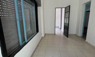 PH EN LANUS   C/ PATIO Y  TERRA  . EXC UBICACION