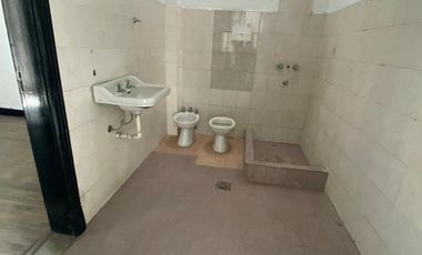 PH EN LANUS   C/ PATIO Y  TERRA  . EXC UBICACION