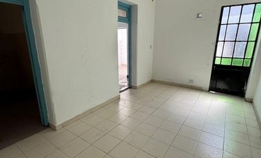 PH EN LANUS   C/ PATIO Y  TERRA  . EXC UBICACION