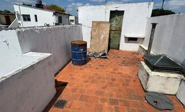 PH EN LANUS   C/ PATIO Y  TERRA  . EXC UBICACION