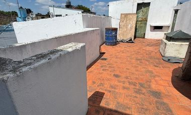 PH EN LANUS   C/ PATIO Y  TERRA  . EXC UBICACION