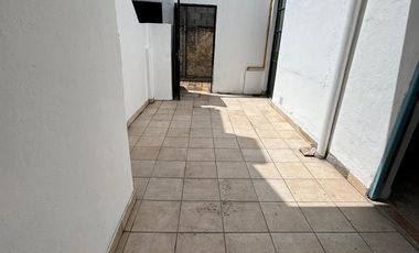 PH EN LANUS   C/ PATIO Y  TERRA  . EXC UBICACION