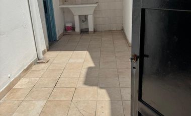 PH EN LANUS   C/ PATIO Y  TERRA  . EXC UBICACION