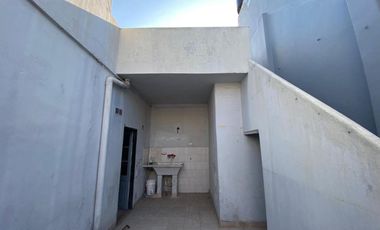 PH EN LANUS   C/ PATIO Y  TERRA  . EXC UBICACION