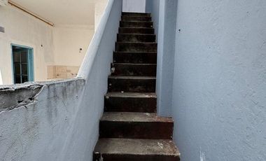 PH EN LANUS   C/ PATIO Y  TERRA  . EXC UBICACION