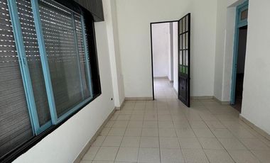 PH EN LANUS   C/ PATIO Y  TERRA  . EXC UBICACION