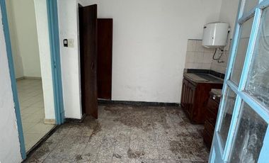 PH EN LANUS   C/ PATIO Y  TERRA  . EXC UBICACION