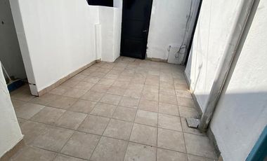 PH EN LANUS   C/ PATIO Y  TERRA  . EXC UBICACION