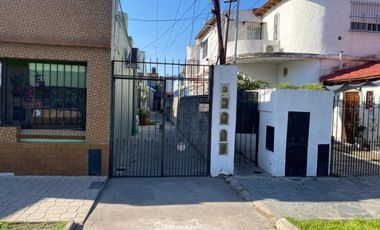 PH EN LANUS   C/ PATIO Y  TERRA  . EXC UBICACION