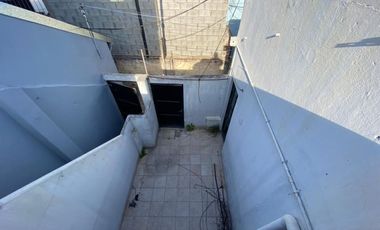 PH EN LANUS   C/ PATIO Y  TERRA  . EXC UBICACION