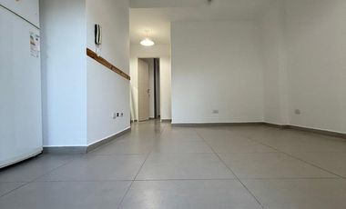 ALQUILER  2 AMBIENTES -  CASEROS -CERCANO AL CTRO