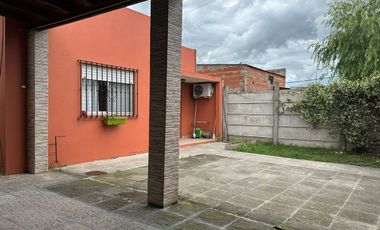 VENTA LOTE 2 CASAS 3 AMB PILETA COCHERA NAVARRO