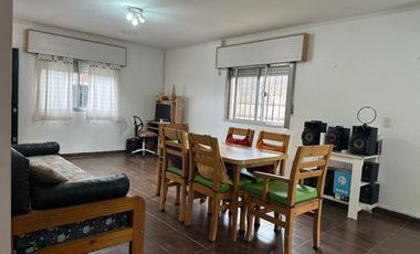 VENTA LOTE 2 CASAS 3 AMB PILETA COCHERA NAVARRO