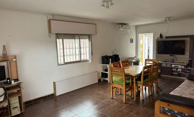 VENTA LOTE 2 CASAS 3 AMB PILETA COCHERA NAVARRO