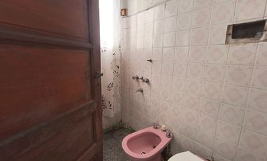 VENTA CASA 4 AMB QUILMES  JARDIN Y COCH APTO CRED