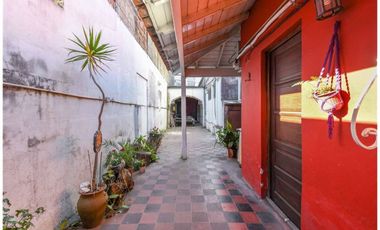 VENTA CASA 4 AMB QUILMES  JARDIN Y COCH APTO CRED