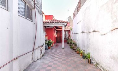 VENTA CASA 4 AMB QUILMES  JARDIN Y COCH APTO CRED