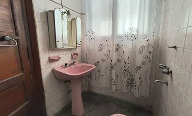 VENTA CASA 4 AMB QUILMES  JARDIN Y COCH APTO CRED