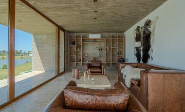 CASA EN VENTA EN AREA 60 CON VISTA A LA LAGUNA