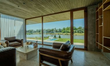 CASA EN VENTA EN AREA 60 CON VISTA A LA LAGUNA