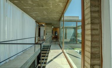 CASA EN VENTA EN AREA 60 CON VISTA A LA LAGUNA