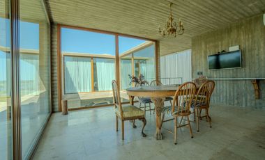 CASA EN VENTA EN AREA 60 CON VISTA A LA LAGUNA