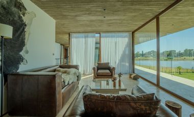 CASA EN VENTA EN AREA 60 CON VISTA A LA LAGUNA