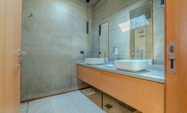 CASA EN VENTA EN AREA 60 CON VISTA A LA LAGUNA