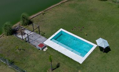 CASA EN VENTA EN AREA 60 CON VISTA A LA LAGUNA