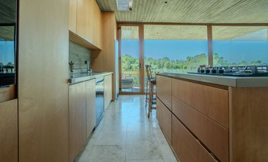 CASA EN VENTA EN AREA 60 CON VISTA A LA LAGUNA