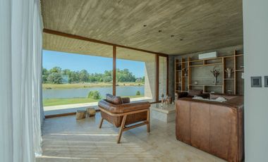 CASA EN VENTA EN AREA 60 CON VISTA A LA LAGUNA