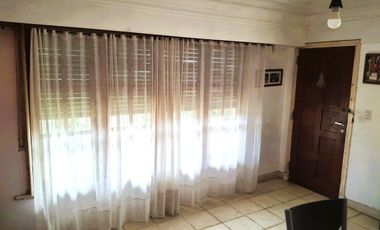 VENTA CASA 3 AMBIENTES CON GARAGE B. SAN MARTIN