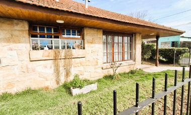 VENTA CASA 3 AMBIENTES CON GARAGE B. SAN MARTIN