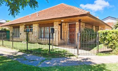 VENTA CASA 3 AMBIENTES CON GARAGE B. SAN MARTIN