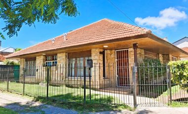 VENTA CASA 3 AMBIENTES CON GARAGE B. SAN MARTIN