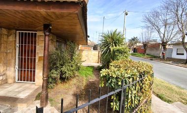 VENTA CASA 3 AMBIENTES CON GARAGE B. SAN MARTIN