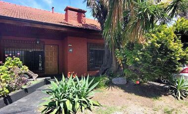 CASA 3 AMB COCH. PARRILLA Y PILETA SAN JUSTO