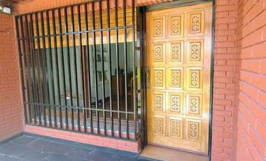 CASA 3 AMB COCH. PARRILLA Y PILETA SAN JUSTO
