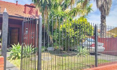 CASA 3 AMB COCH. PARRILLA Y PILETA SAN JUSTO
