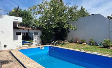 CASA 3 AMB COCH. PARRILLA Y PILETA SAN JUSTO