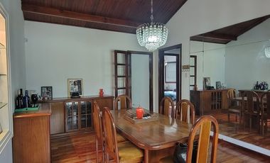 CASA 3 AMB COCH. PARRILLA Y PILETA SAN JUSTO