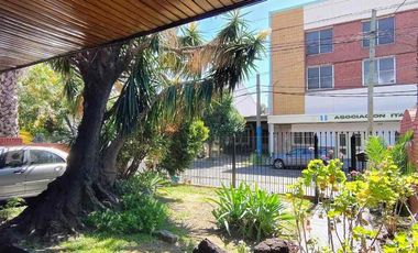 CASA 3 AMB COCH. PARRILLA Y PILETA SAN JUSTO