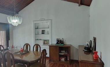 CASA 3 AMB COCH. PARRILLA Y PILETA SAN JUSTO