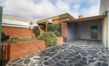 Venta lote 2 casas de 4 amb + quincho y cochera