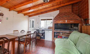 Venta lote 2 casas de 4 amb + quincho y cochera