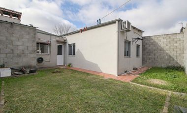 Venta lote 2 casas de 4 amb + quincho y cochera